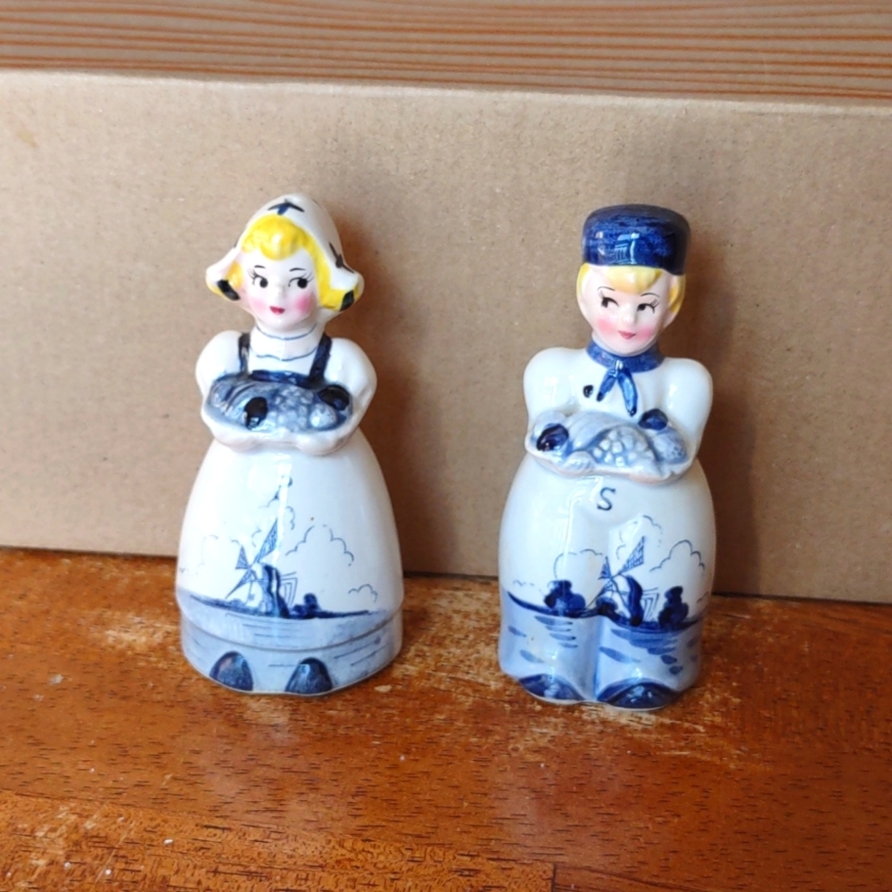 Cute Dutch Boy and Girl Salt and Pepper Shaker